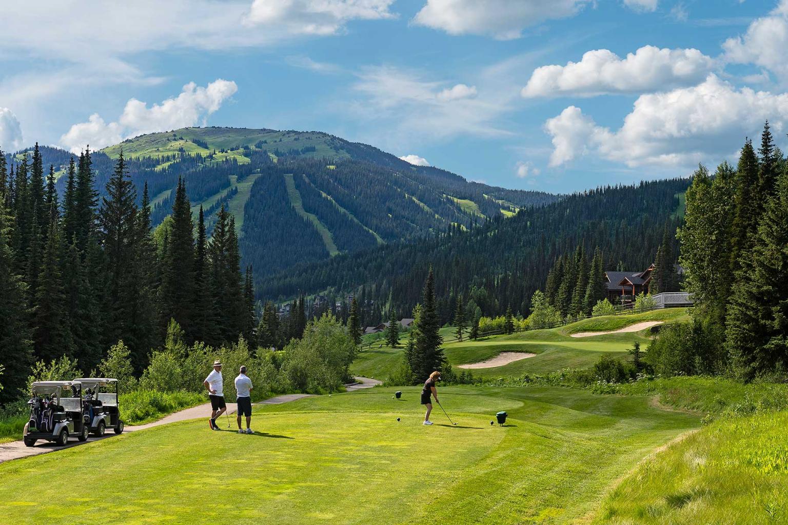 Kelebihan Bermain Golf di Lapangan Shadow Mountain Kanada