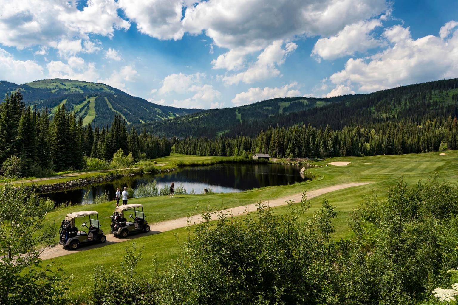 5 Daya Tarik Bermain Golf di Lapangan Shadow Mountain Kanada